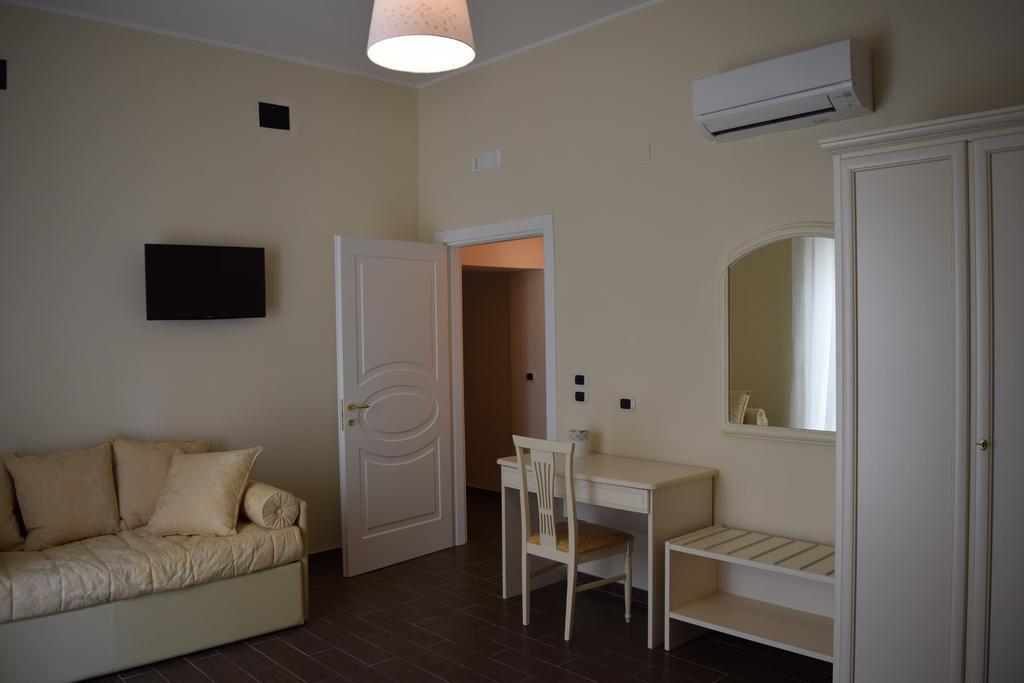Domus Al Corso Con Servizio B&B Canosa di Puglia Szoba fotó